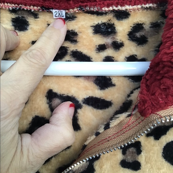 Women’s Leopard and Burgundy Pullover 2XL (L) - Picture 3 of 9
